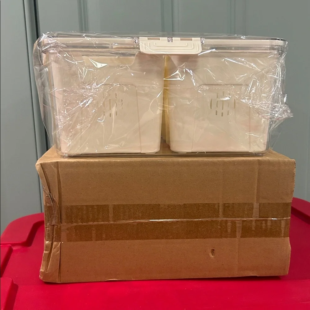 ✨BNWT - Large Clear Storage Organizer With Lids (4 Compartments)✨